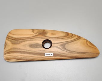 Costilla estándar de cerámica de madera de durazno con forma de D