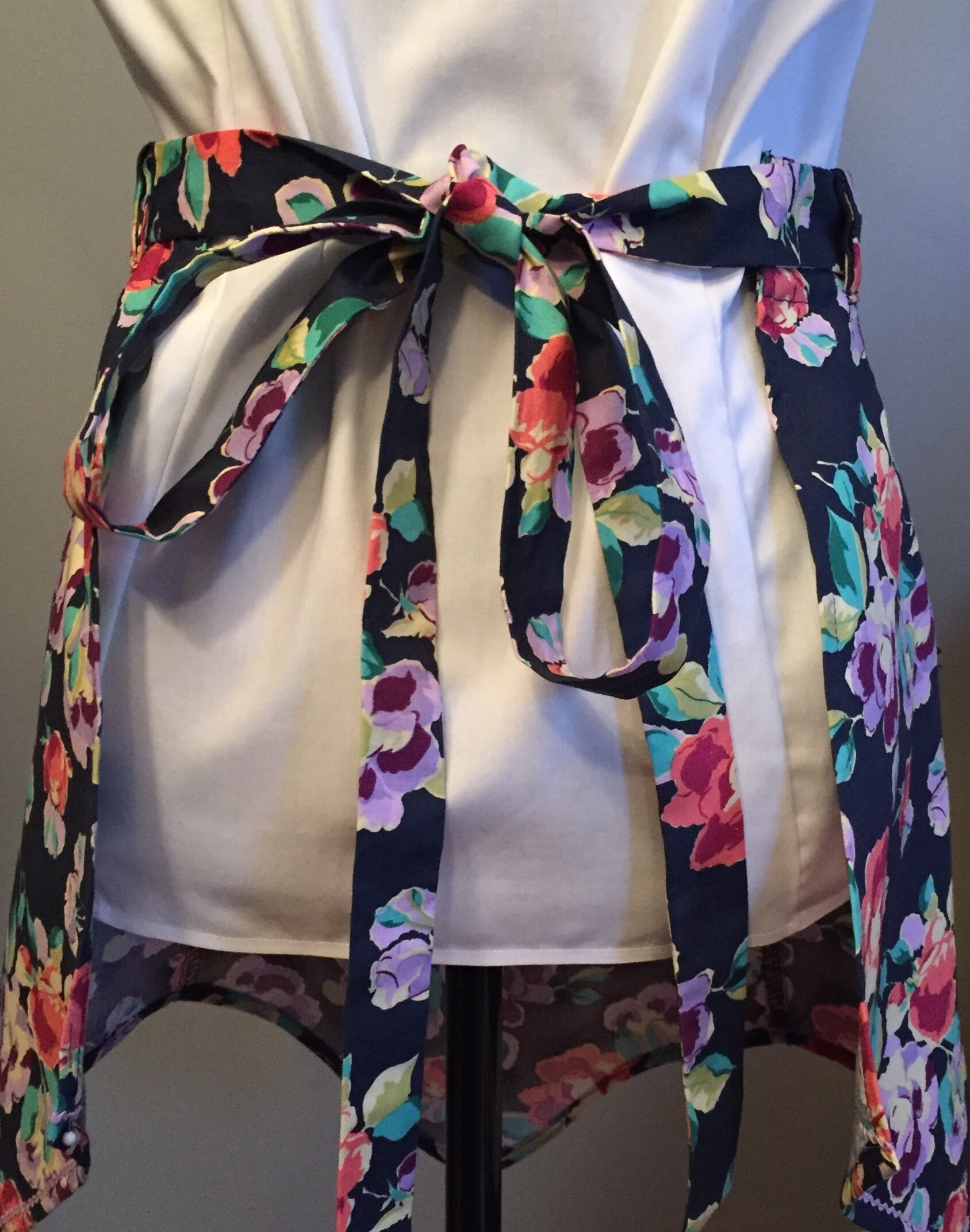 Womens half apron using a retro 1950 pattern done in a ...