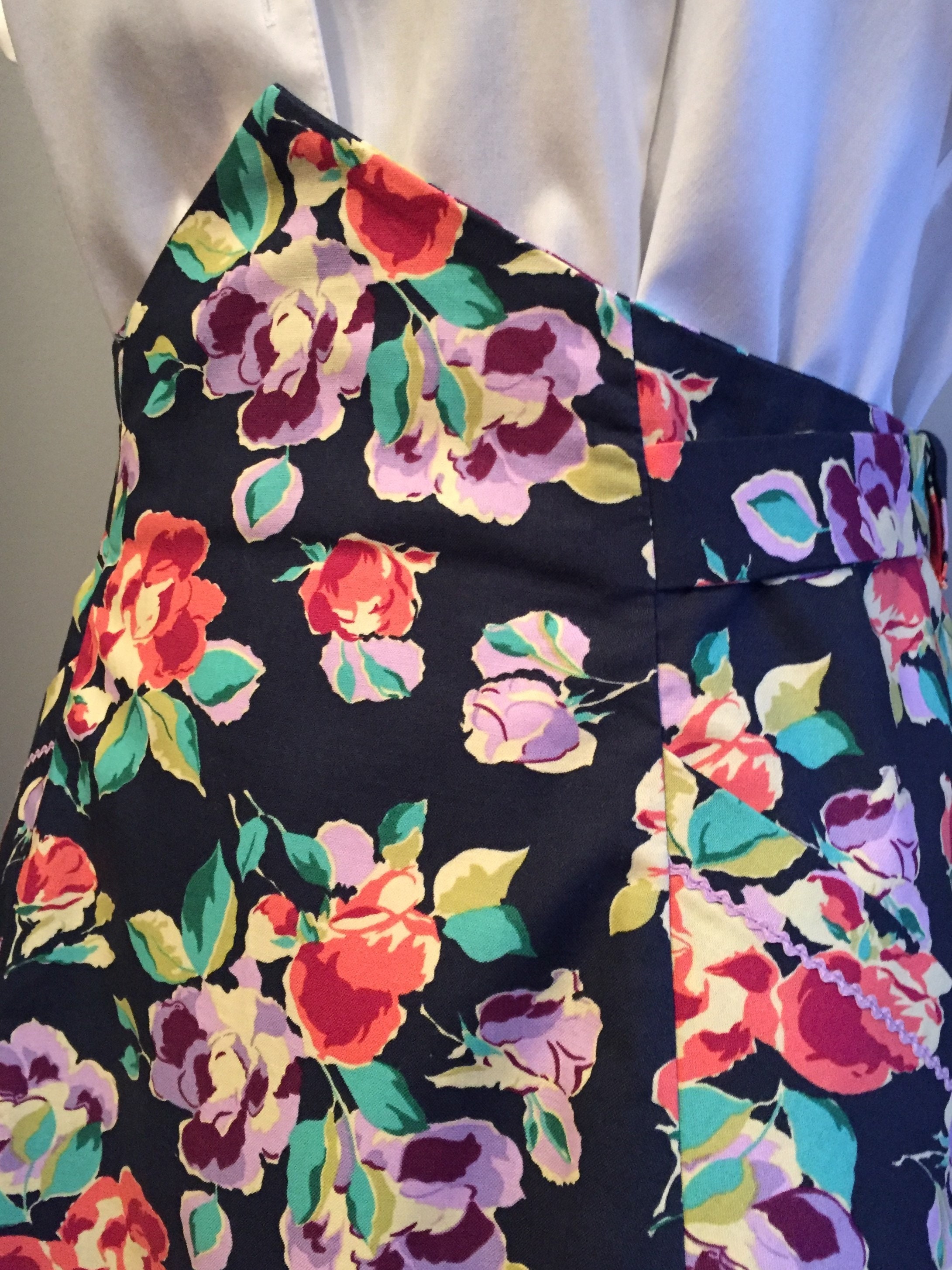 Womens half apron using a retro 1950 pattern done in a ...