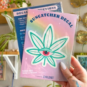 Unkrautblatt Aufkleber | Suncatcher Sonnenfänger Aufkleber | Kiffer Geschenke | 420 Freundliche Regenbogenmacher | Regenbogen Sticker für Fenster Bild 2