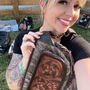 REA magväska Axelremsväska, Kohud, Äkta läder, western magväska, Western Purse, Fransar, Western Floral väska, Cowgirl-väska bild 3