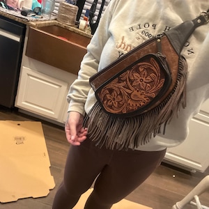 REA magväska Axelremsväska, Kohud, Äkta läder, western magväska, Western Purse, Fransar, Western Floral väska, Cowgirl-väska bild 4