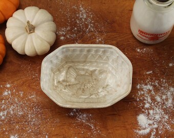Victorian Jelly Mold White Salt Glaze Stoneware Chicken Design Antique