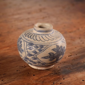 Ming Swatow Porcelain Jarlet Floral Decoration Blue and White Dynasty Chinese Antique