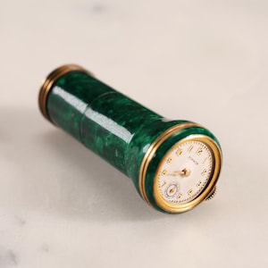 Estuche para lápiz labial de reloj antiguo L.A. Schwob, esmalte verde suizo Art Déco