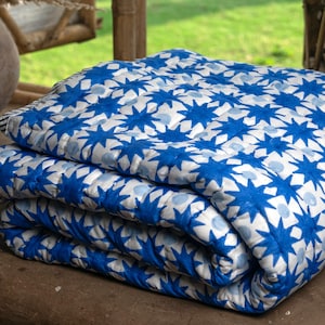 Colcha de algodão feita à mão: Colcha Kantha com estampa de bloco de estrelas azuis