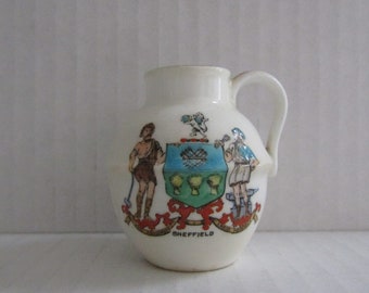 Victorien 1892 - 1910 Wileman & Co. Foley (Pre Shelley) Crested Miniature Sheffield Coat of Arms Jug 1800s 1900s