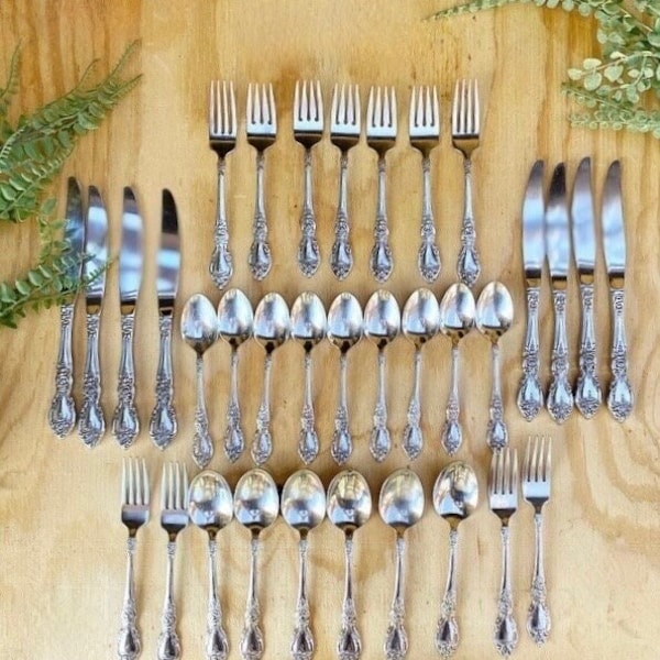 1980s Oneida Rose Pattern "Wordsworth" Flatware 34 Piece Set / Stainless Steel Made in the USA