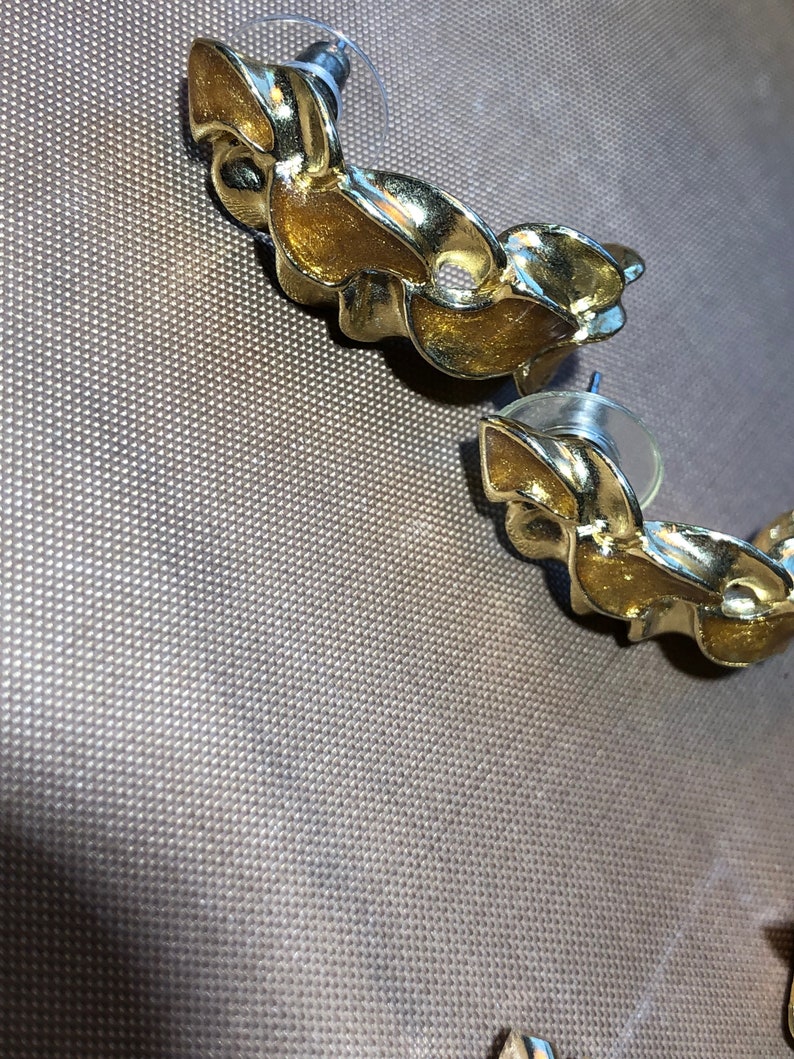 trifari jewelry enamel hoop earrings signed trifari Trifari amber crystal leaf brooch crystal glass dogwood earrings flower earrings