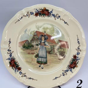 Platos redondos de la serie de loza "Obernai", de la manufactura familiar Sarreguemines de Alsacia, ilustradas por Henri Loux, Francia, años 70.