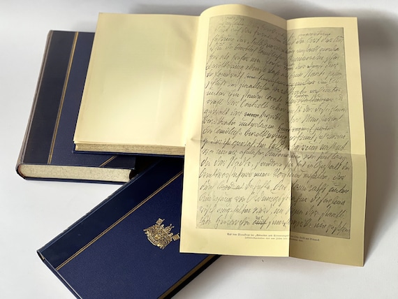 オットー・フォン・ビスマルクの自伝「思考と記憶」の初版、1898年