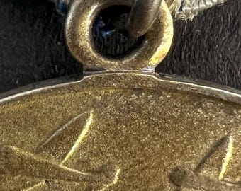 ソビエト連邦の「勇気」勲章（1943-45年）。銀925%、27.93g。第二次
