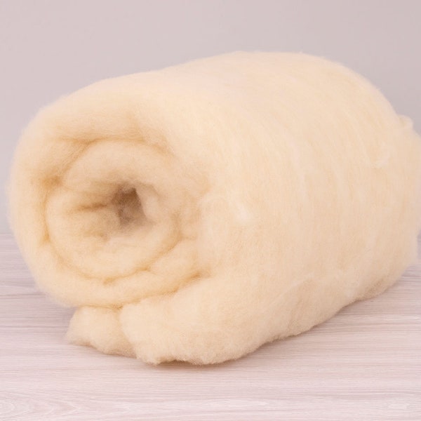 Pearl White carded wool, 22mic, 1.77oz (50gr), 100% wool.