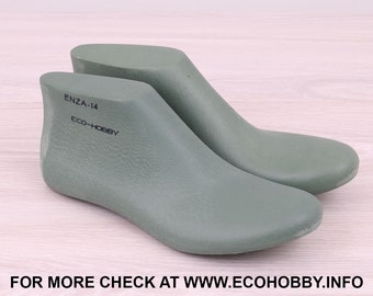 May include: A pair of green shoe lasts with the text "ENZA-14 ECO-HOBBY" printed on one of the lasts.