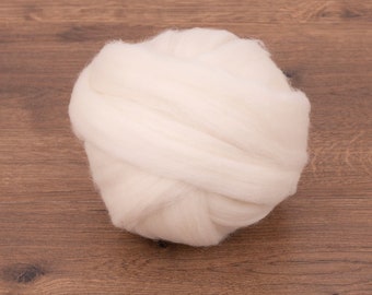 Mechón de lana merino extrafino blanco de 22 micras, 50 g (1,76 oz). Para fieltrar con aguja, fieltrar húmedo e hilar. 100 % lana.