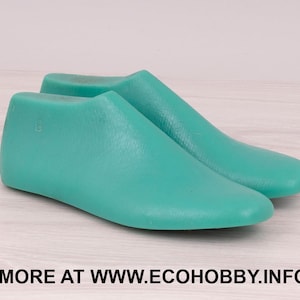 Shoe lasts Mod. 103 for shoe making & felting, used.