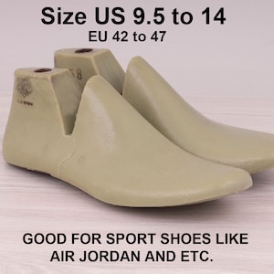Puede incluir: Dos estiradores de zapatos beige para zapatos de hombre, talla US 9.5 a 14, EU 42 a 47.  Bueno para zapatos deportivos como Air Jordan, etc.