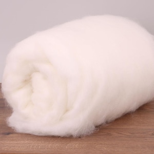 Lana cardada natural blanca, 17 micras, 50 g (1,76 oz). Lana para fieltrar, ideal para hilado y fieltrado con aguja. 100 % lana.
