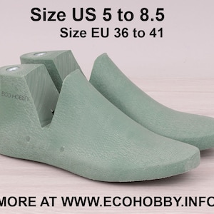 Puede incluir: Un par de hormas de zapatos verdes para zapatos de hombre, talla US 5 a 8,5 o EU 36 a 41. Las hormas de zapatos están hechas por Eco Hobby.