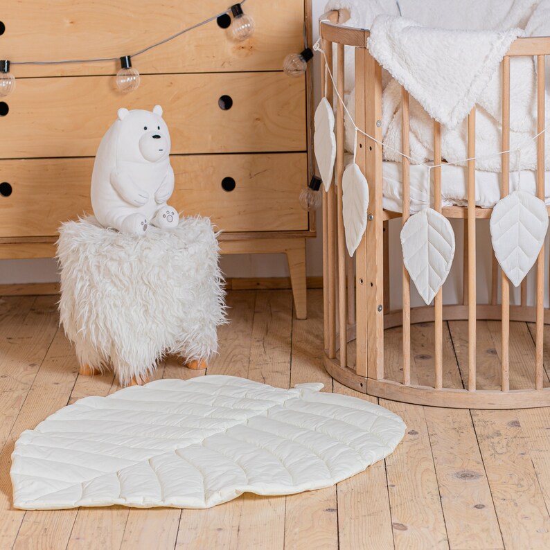 Light beige leaf carpet Leaf play mat Woodland nursery decor Tropical kids playroom Quilted bedside carpet Cotton leaves playmat