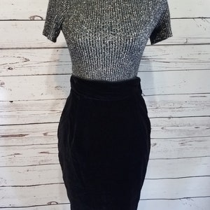 90s Black Velvet Pencil Skirt size 8 | Nineties grunge