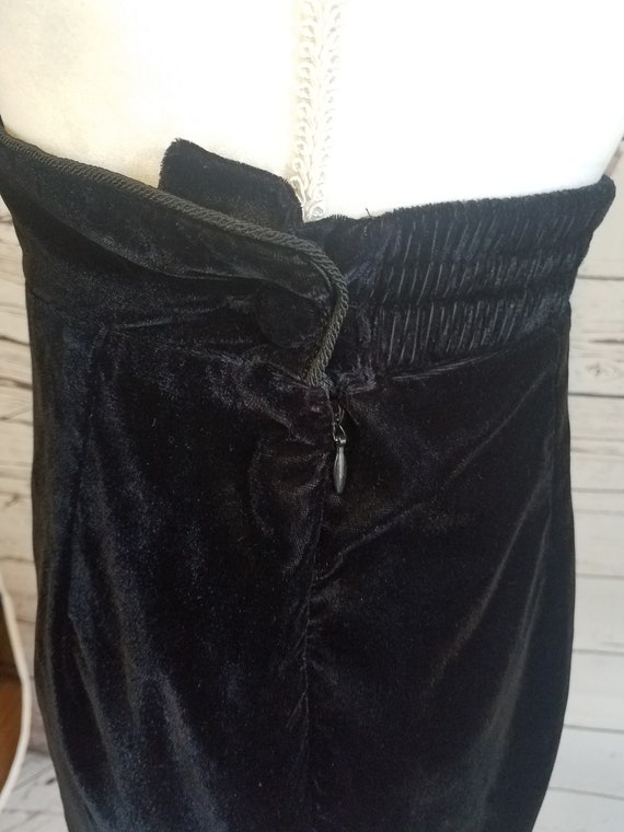 90s Black Velvet Pencil Skirt size 8 | Nineties g… - image 4