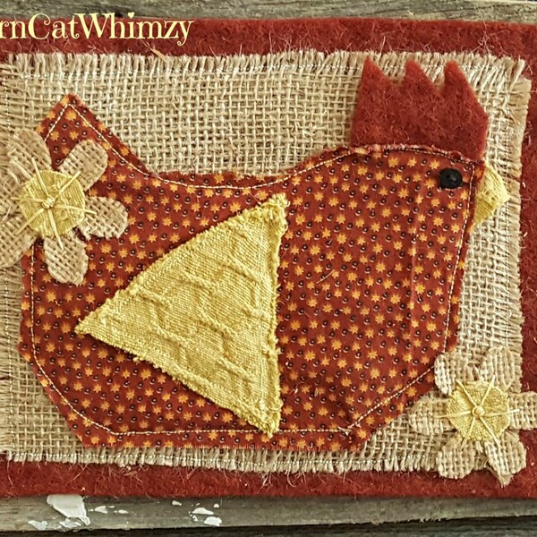 Primitive Hen Applique on Barn Wood / Handmade Chicken Quilt Square / Prim Wall Decor / Farmhouse Decor / Folk Art