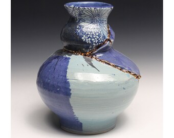 Kintsugi inspired - Japanese art of golden joinery - Functional stoneware flower vase - Wabi sabi
