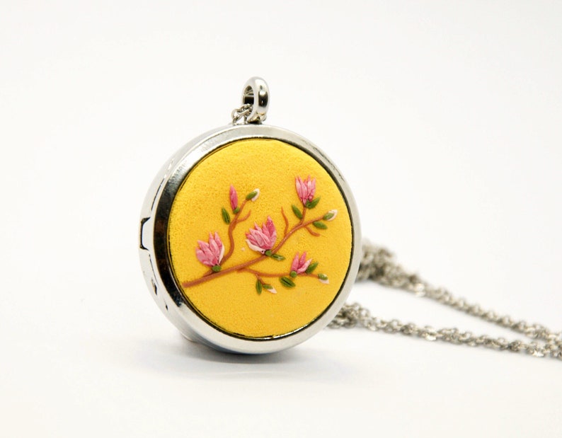 Mom READY TO SHIP Personalized floral locket Christmas Birthday gift Unique keepsake Magnolias flowers necklace Photo locket