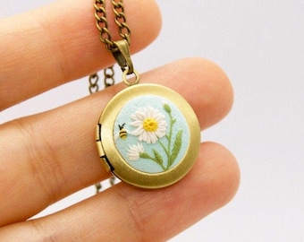 Personalized daisies tiny locket, photos text inside Birthday gift, Photo locket pendant, Message jewelry, Mom birthday