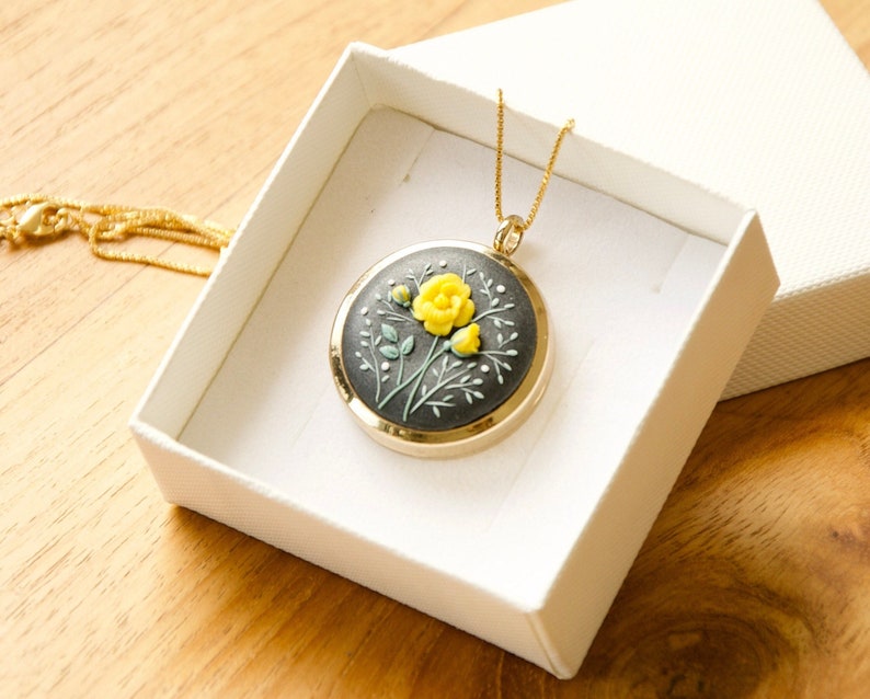 Personalized Yellow Roses Locket Necklace Anniversary Birthday or Mom Gift from DaughterSon Custom Message for Her image 1