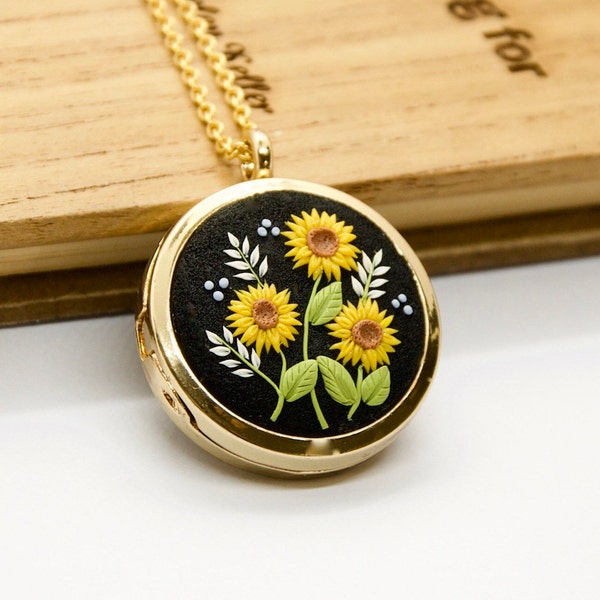 Personalized Sunflower Locket Necklace for Mothers or Grandmas - Customizable with Photos for Birthday or Christmas Gift - Gold Jewelry