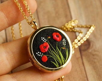 Personalized Floral Locket Necklace with Engraved Text - Poppies Mother Jewelry - Christmas Gift for Friend