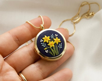 Daffodils necklace with photos inside Personalized locket Mother's Day gift for woman Wife unique gift Aun Grandma Sister gift