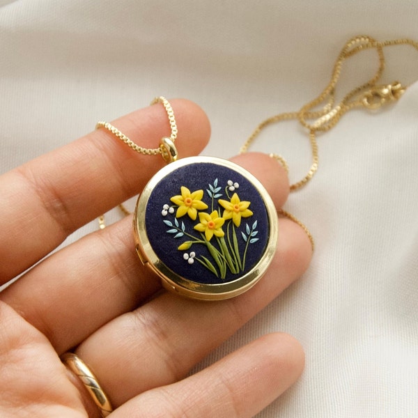 Daffodils necklace with photos inside Personalized locket Mother's Day gift for woman Wife unique gift Aun Grandma Sister gift