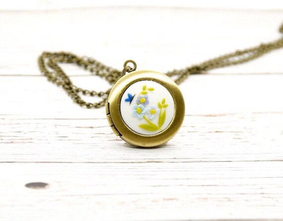 Forget-Me-Not Photo Locket Necklace, Personalized Floral Jewelry