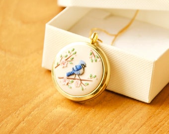 Blue Jay Bird Locket Necklace with Photo - Personalized Gift for Mom Sister or Bird Lover
