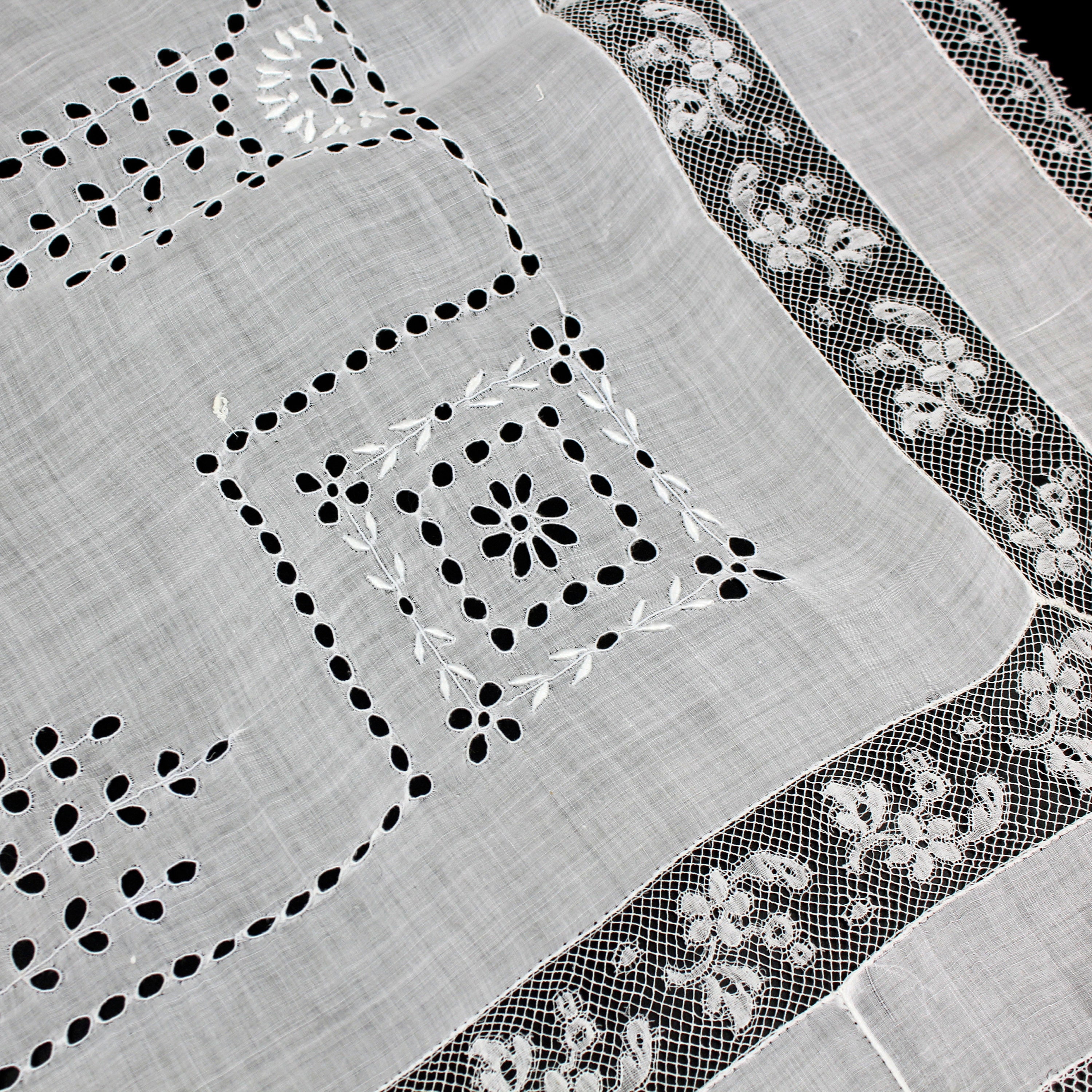 Vintage Napperon Ancien Brodé Main