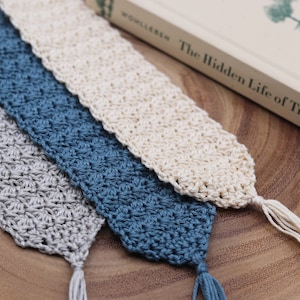 Harloon 4 Pieces Flowers Crochet Bookmark Floral Bookmarks Handmade Knitted  Gifts Distinctive Book Marker Curtain Tiebacks Holdbacks Car Ornaments for  Readers B…