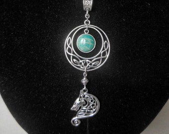 Pendentif celtique avec loup, bijou celte amazonite