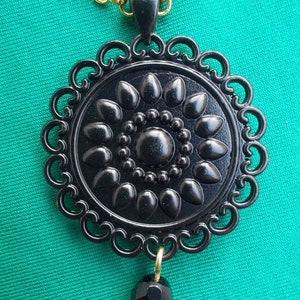 Pendentif égyptien insecte noir et or, porte bonheur oriental image 4