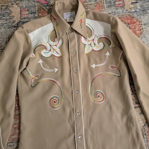 Vtg 70s H Bar C California Ranchwear &#39;Arrowhead&#39; Beige Embroidered Western Shirt Rodeo Cowboy USA Mens M