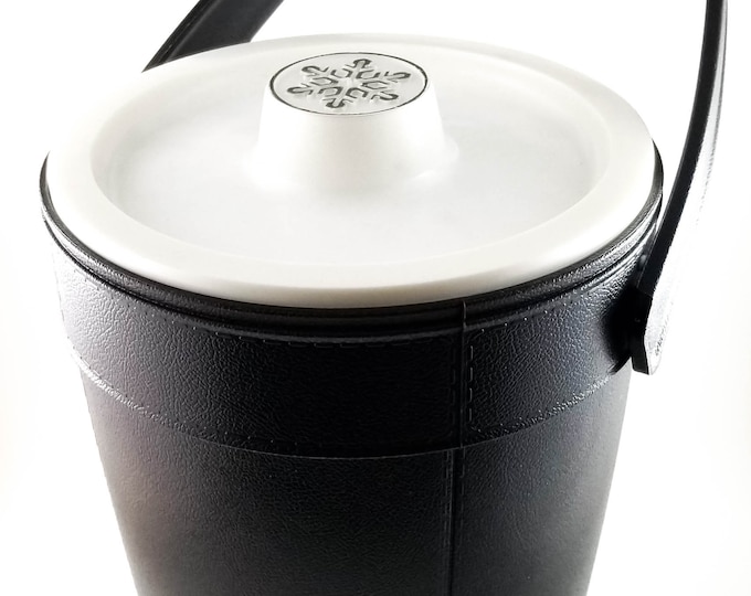 Black Jumbo Size Rubbermaid Plastic Snowflake Ice Bucket