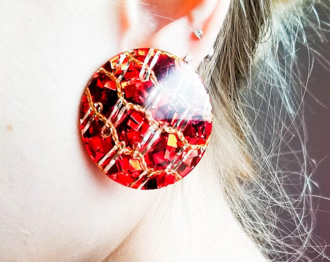 Gorgeous Vintage Round Red Confetti Acrylic Earrings. 1.5"