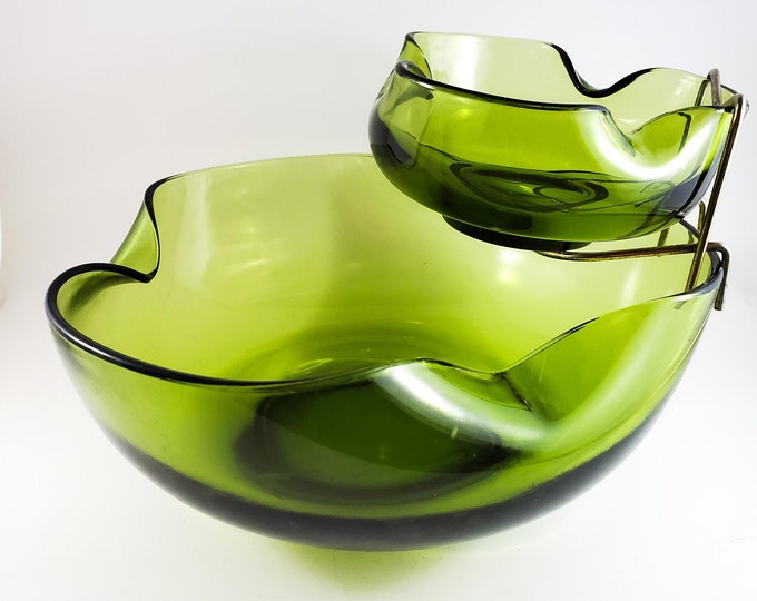 Anchor Hocking Mid Century Green Glass Chip and Dip Set. Modern 3 Piece Avocado Green Glass Bowls