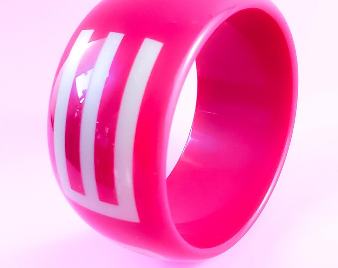 Stunning VINTAGE Pink Acrylic Holt Renfrew Retro Bangle