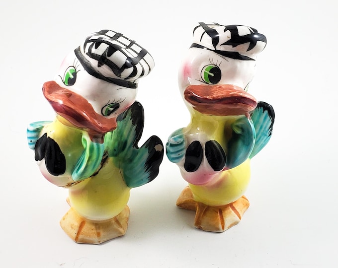 Adorable Anthropomorphic 2 Duckie Salt and Pepper Shakers. Vintage Kitchen Decor.