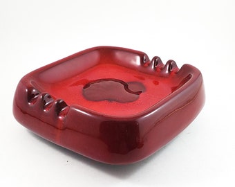 Beauty of a Mid Century RED and Black Danes Arts splatter Glaze SQUARE Ashtray/Trinket Dish