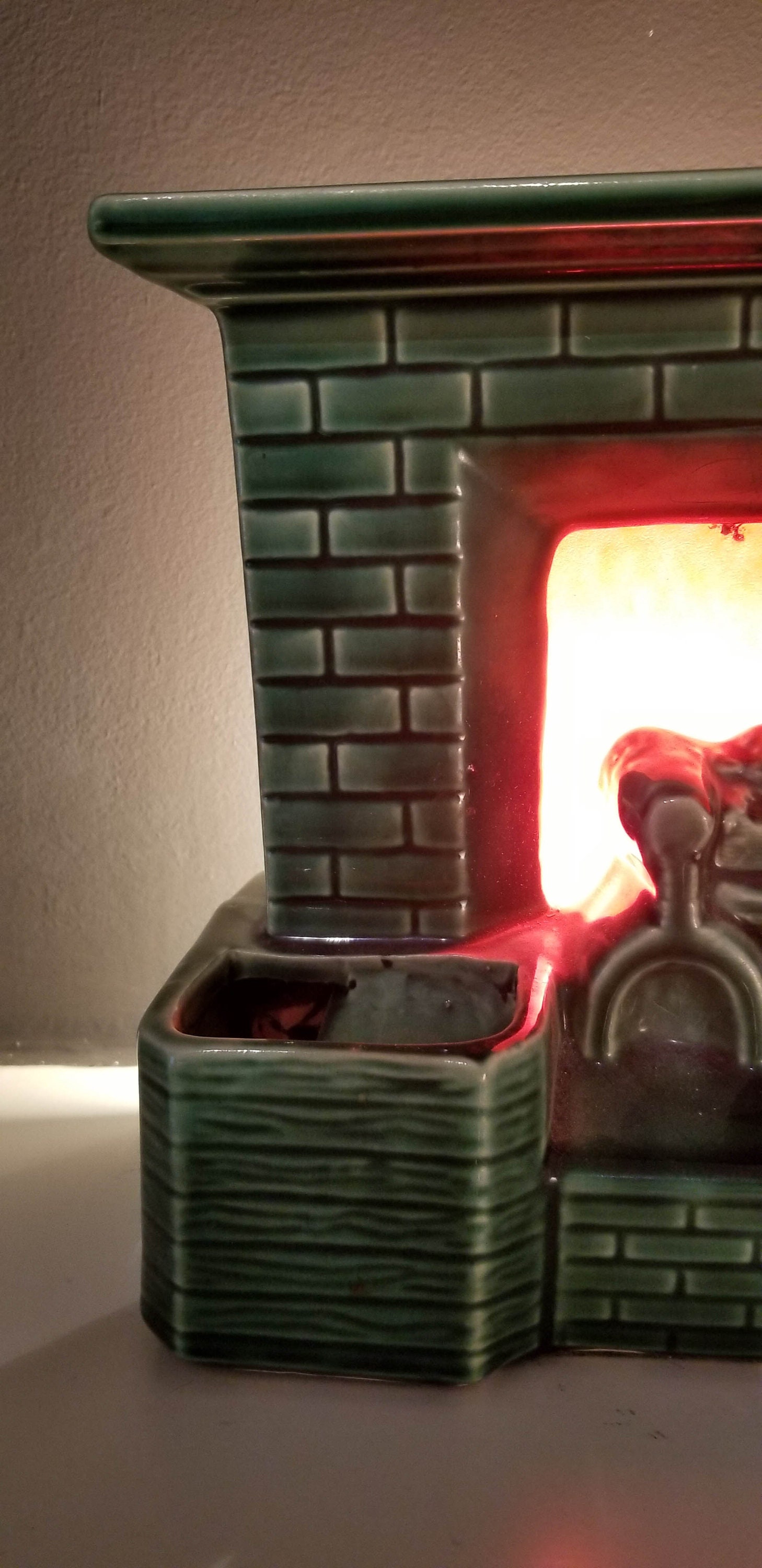 Green Ceramic Fireplace Television Lamp with Rear light and Red Glowing Flame Frame