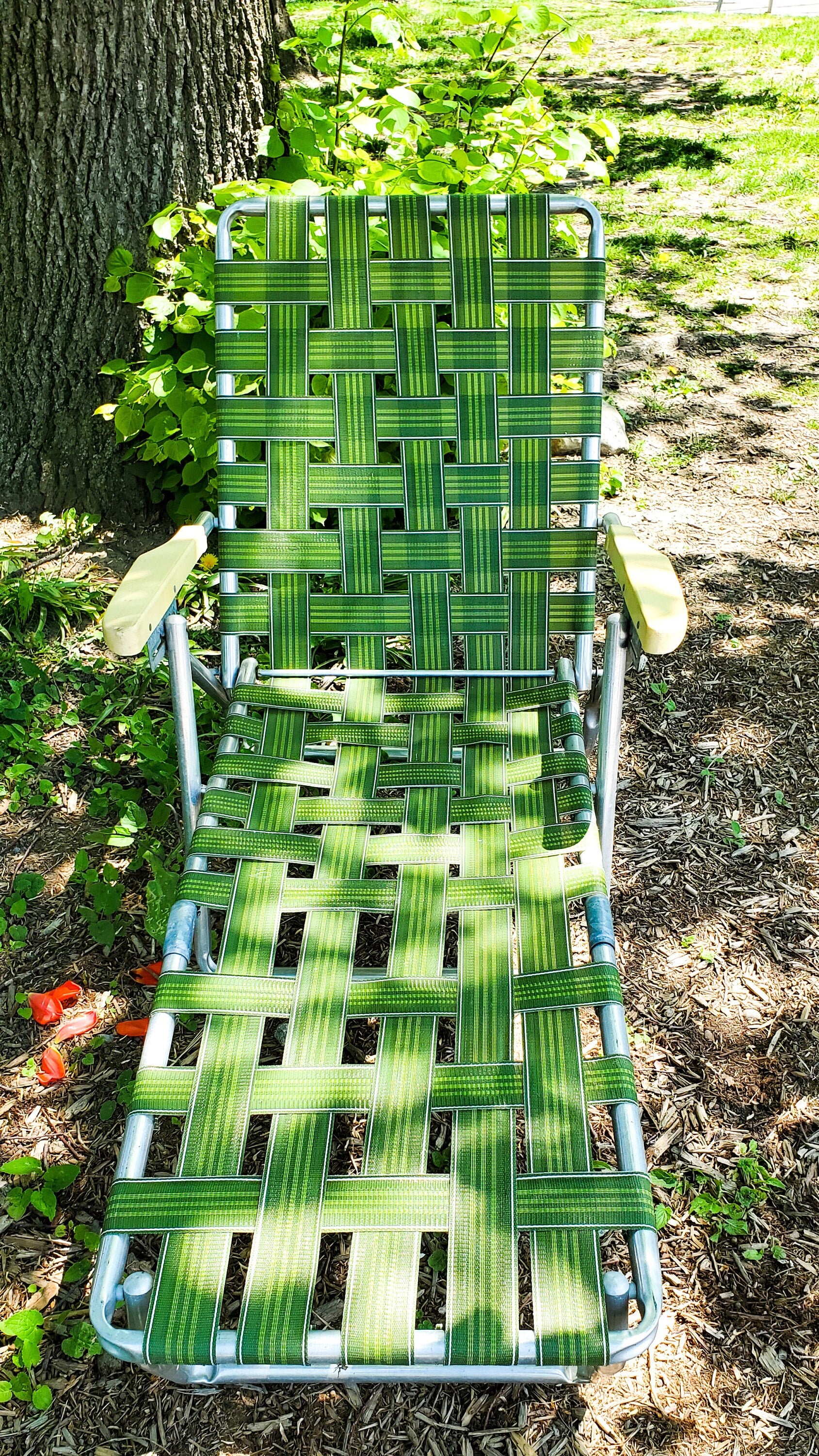 webbed lawn lounge chair